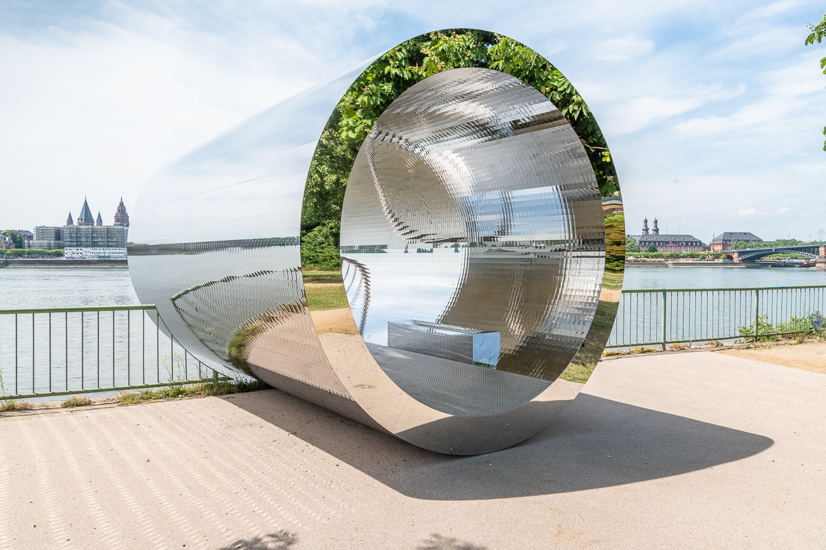 "Dem Wasser gewidmet", walk-in sculpture  at the Riverbank of the Rhein, Mainz Kastel